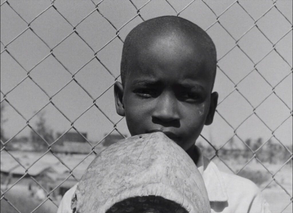 Black Girl - Ousmane Sembène - Ibrahima Boy - mask - ending - final shot