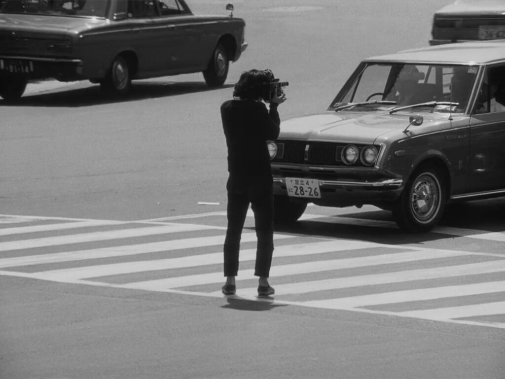 The Man Who Left His Will on Film - Nagisa Oshima - Kazuo Goto - Motoki - street - crosswalk - camera