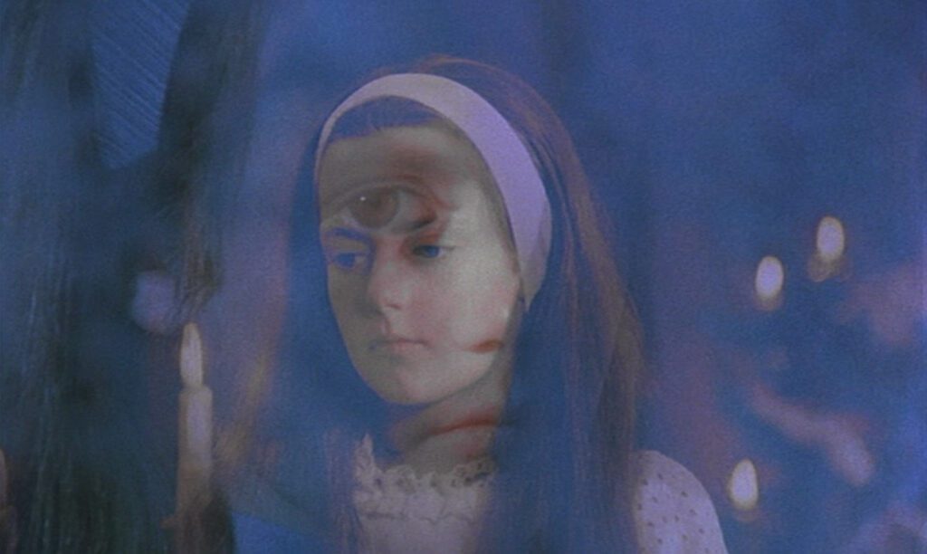 Cries and Whispers - Viskningar och rop - Ingmar Bergman - Rossana Mariano - Agnes - child - girl - dissolve - third eye