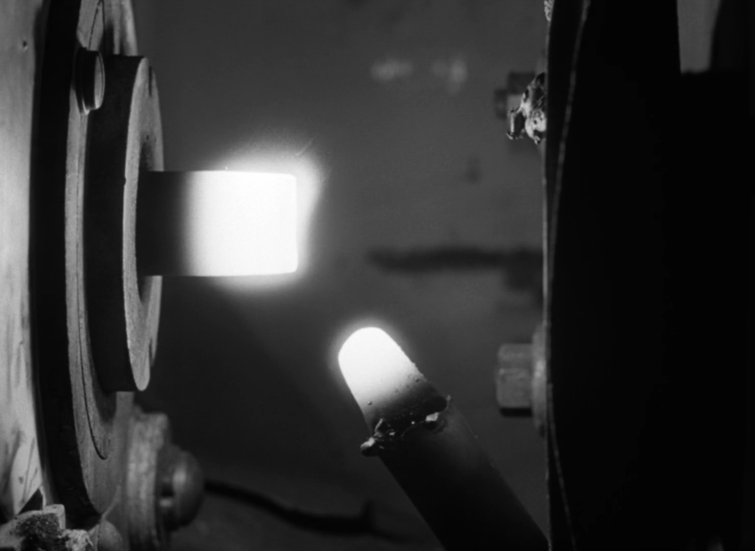 Persona - Ingmar Bergman - carbon electrodes - film projector - beginning - ignition - arc lamp