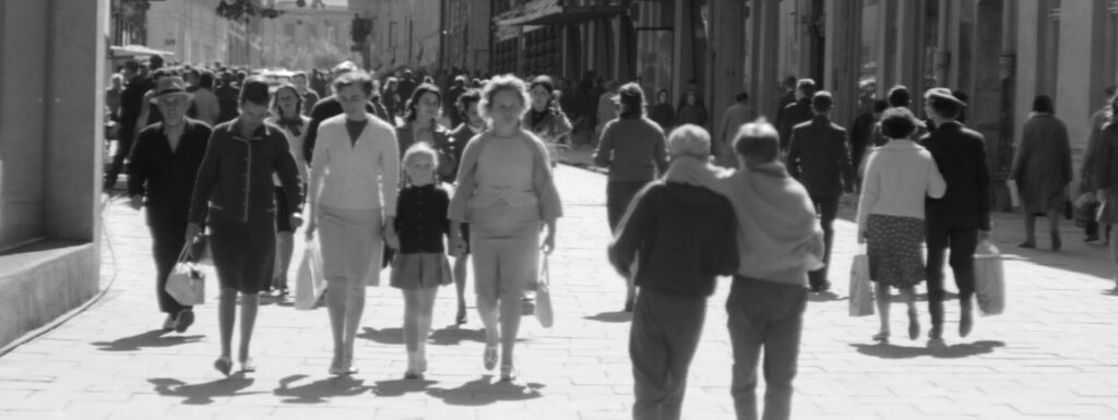 Time Walks Through the City - Time Passes Through the City - Laikas eina per miestą - Almantas Grikevičius - Vilnius street