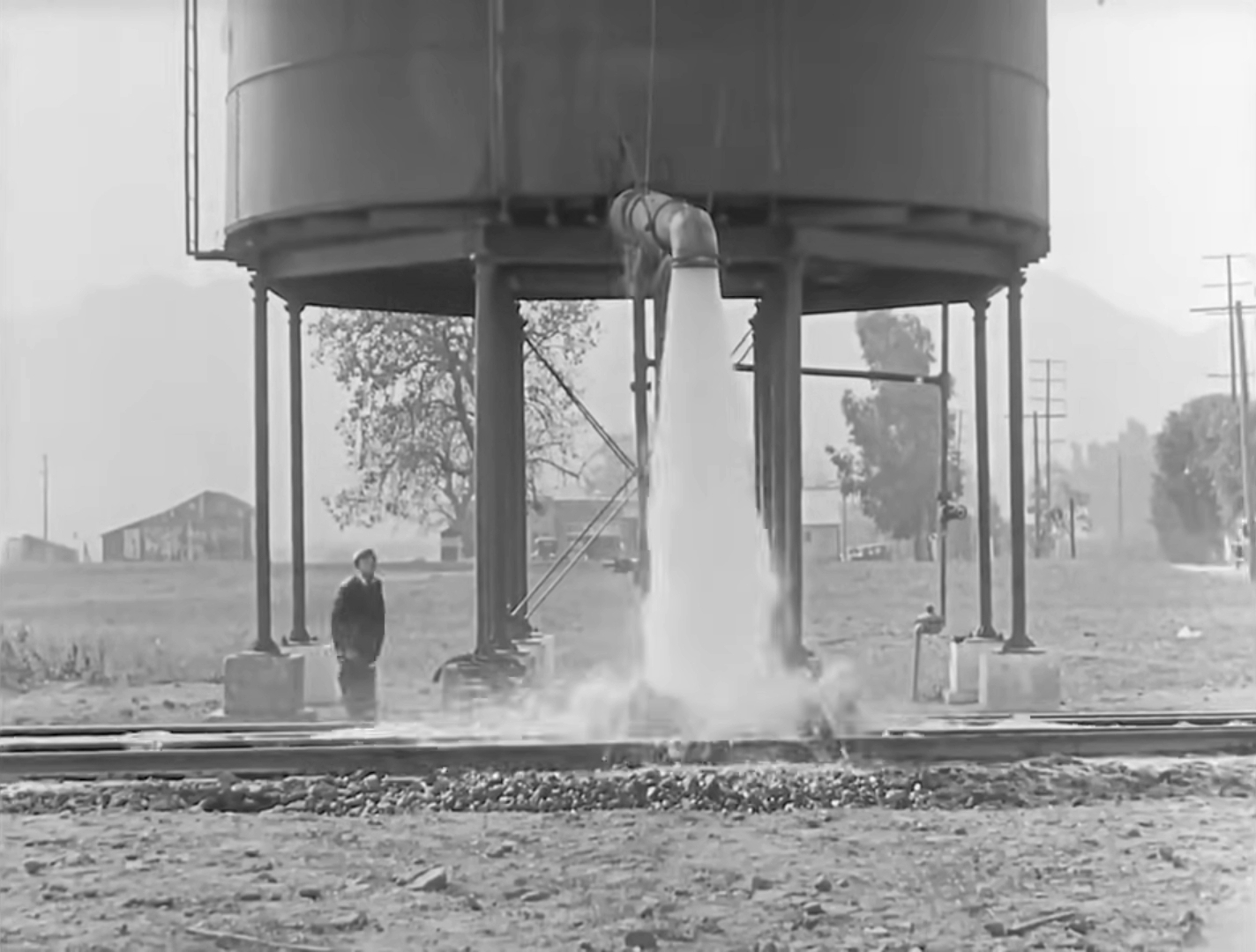 Sherlock Jr. - Buster Keaton - water tower