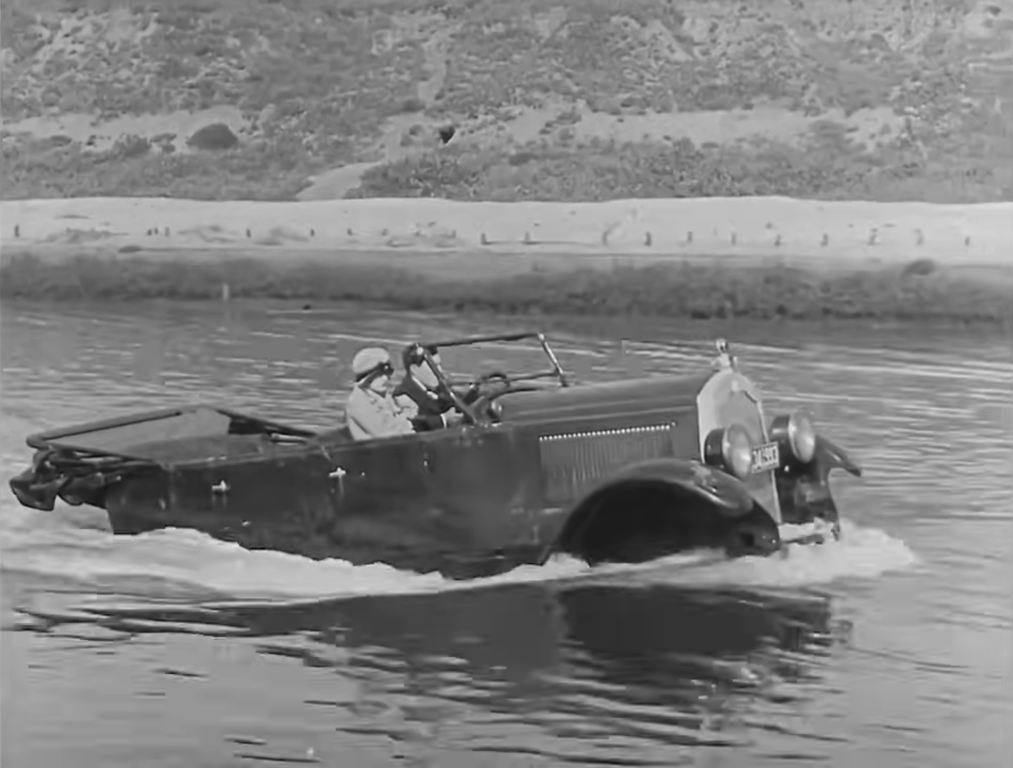 Sherlock Jr. - Buster Keaton - Kathryn McGuire - car - river