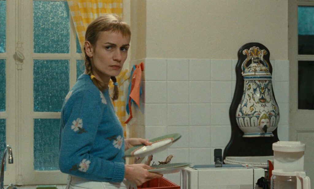 La cérémonie - Claude Chabrol - Sandrine Bonnaire - Sophie Bonhomme - kitchen