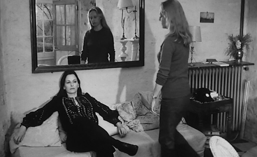 Nathalie Granger - Marguerite Duras - Lucia Bosè - Jeanne Moreau - Isabelle Granger - mirror