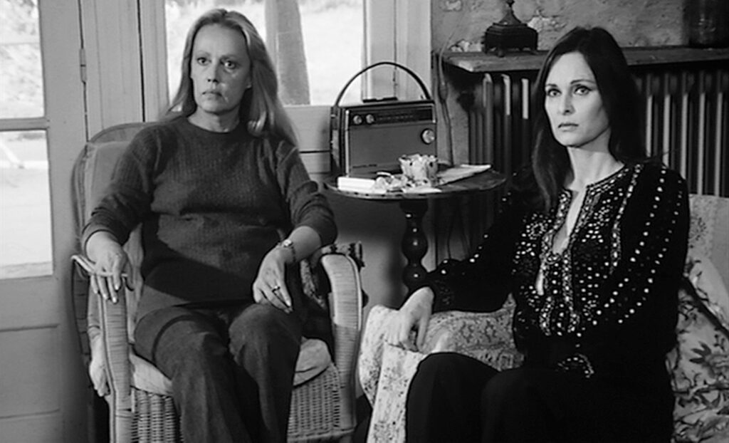 Nathalie Granger - Marguerite Duras - Lucia Bosè - Jeanne Moreau - Isabelle Granger - staring at the salesman